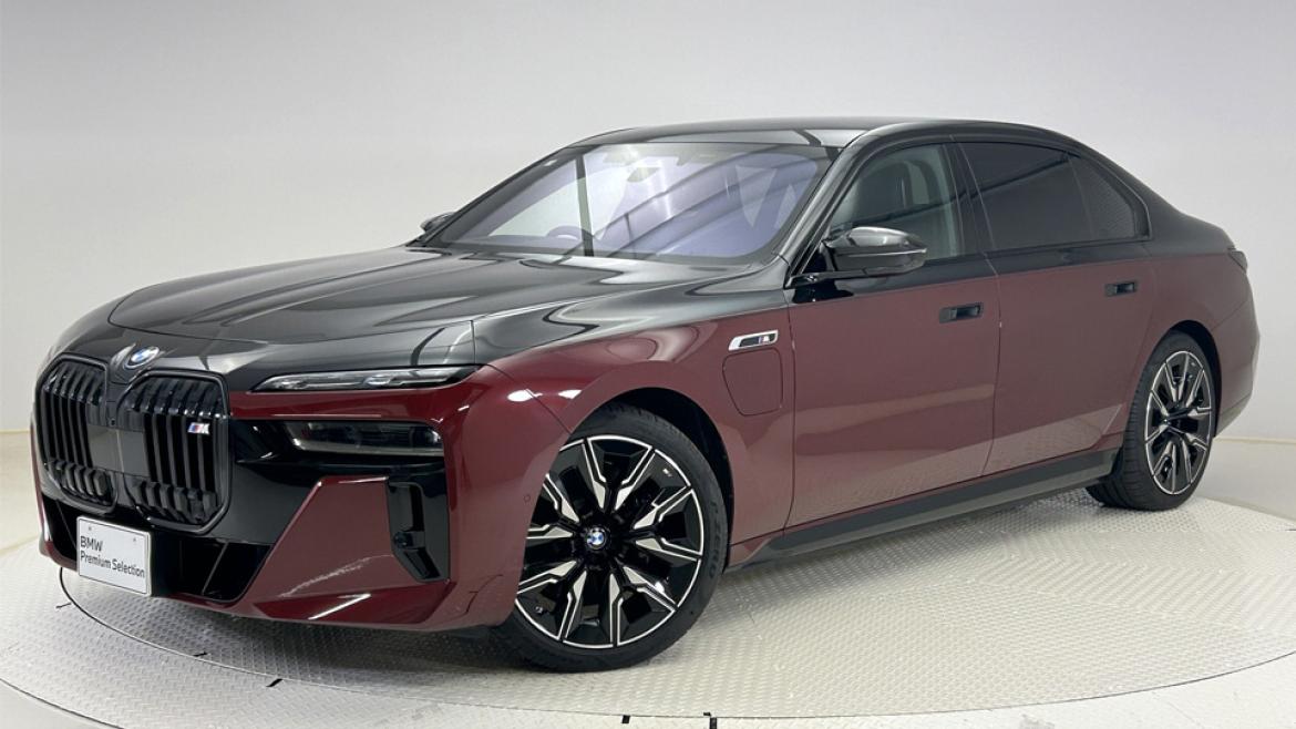 i7 xDrive M70